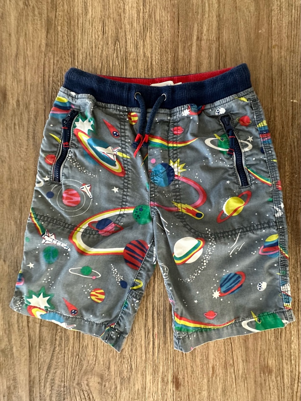 Mini Boden Grey Space-Print Drawstring Shorts with Multicolor Planets